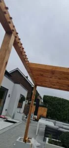 Pergola flat area joints with dowels